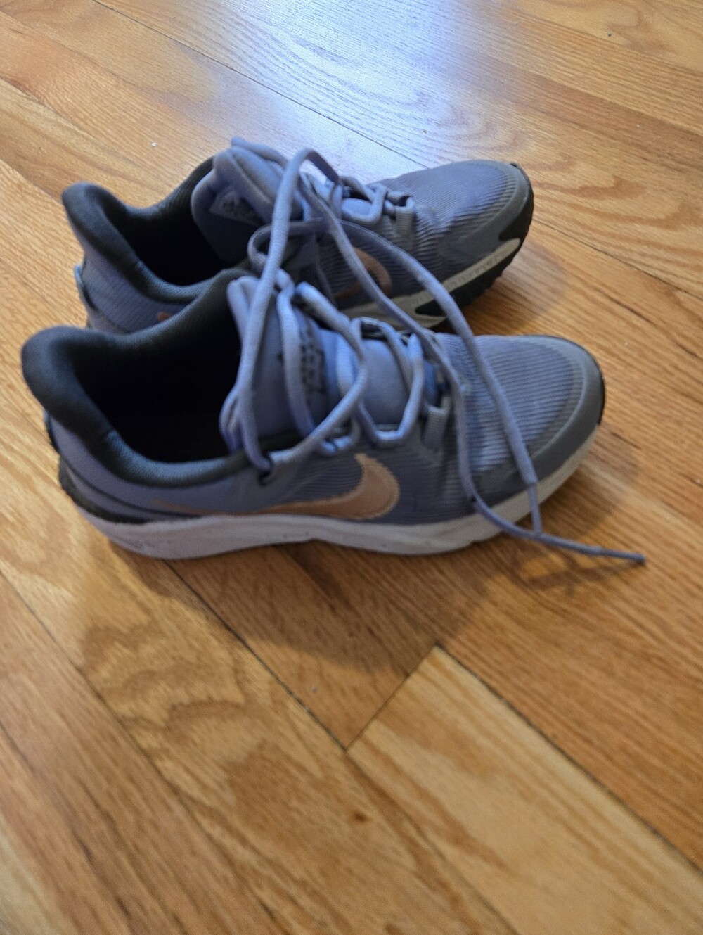 Girls Nike Blue-Grey Sneakers with Tan Swoosh Star Runner 4s
